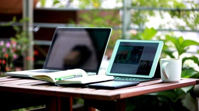 How to Use a Custom Writing Service to Your Advantage: Gadgets That Really Help to Study